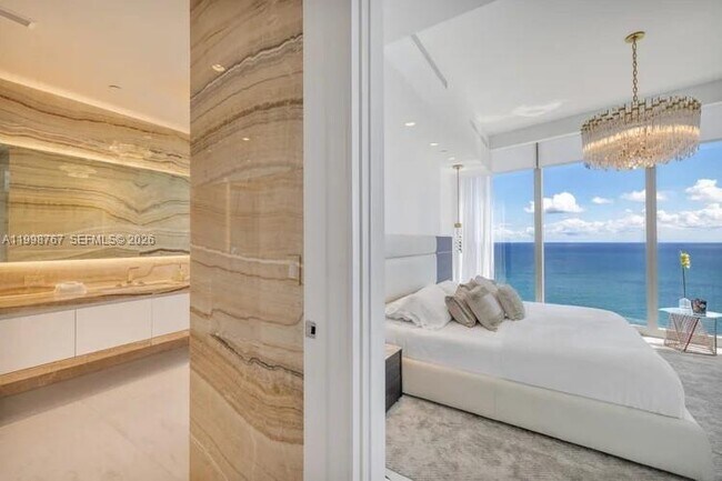 Building Photo - 17901 Collins Ave