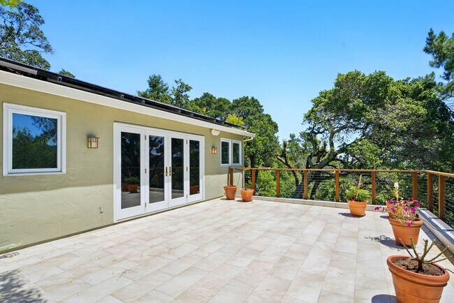 Building Photo - Gorgeous 4 bedroom home in Greenbrae with ...