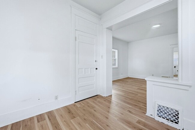 Building Photo - Newly Updated 3-Bedroom Home with Modern U...