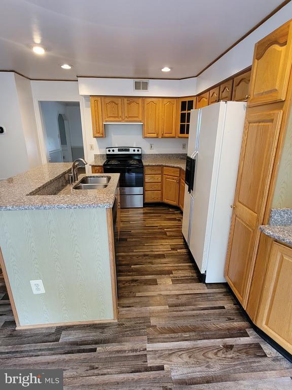 Building Photo - 2435 Pimpernel Dr