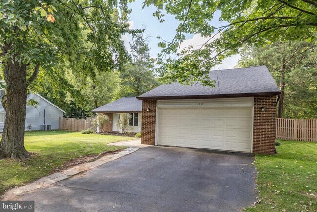 Building Photo - 126 Hopeland Ln