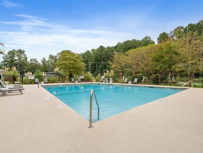 Building Photo - 501 Pelham Dr