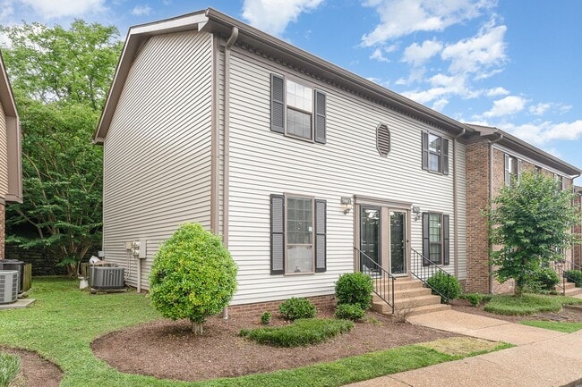 Building Photo - Desirable Brentwood Trace 2 Bedroom Townho...