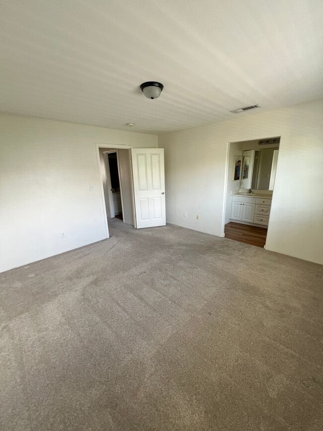 Building Photo - Spinnaker Townhouse $3250.00! 2 Story 3bd ...