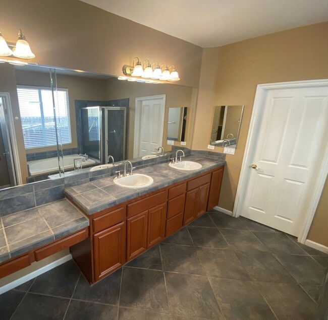 Building Photo - Gorgeous one story home in Bradley Square