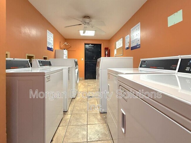 Building Photo - 3284 S Semoran Blvd