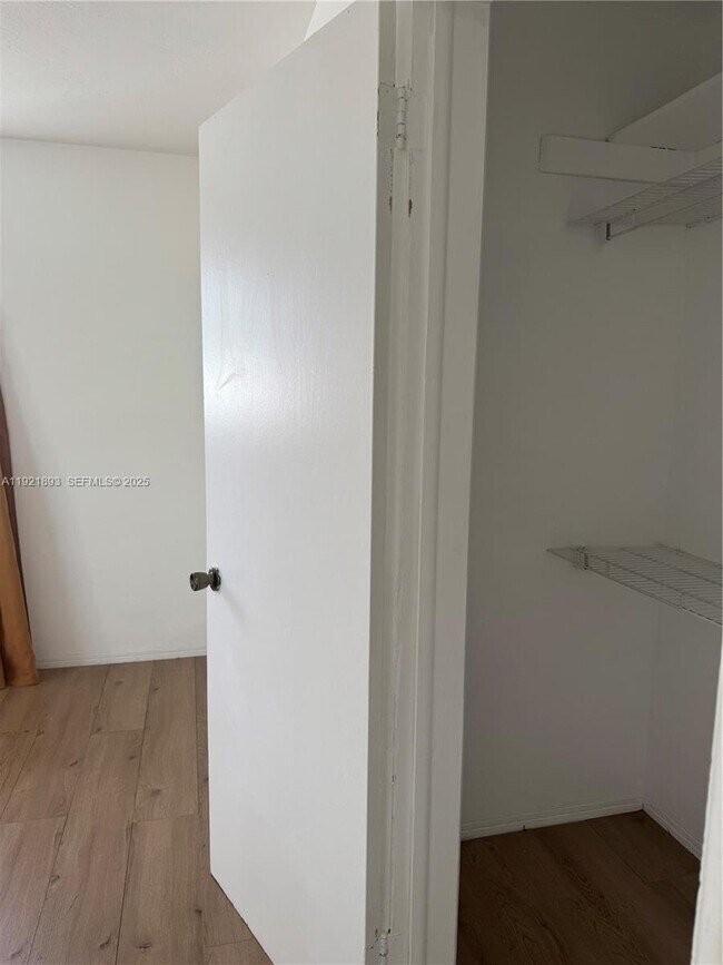 Building Photo - 640 N 71st Terrace