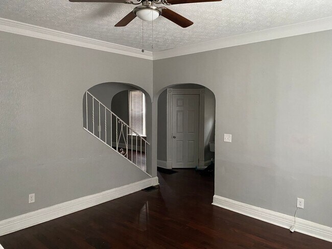 Building Photo - 2 Bedroom 2 Bathroom Single Family Home Franklinton