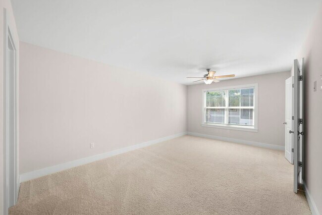 Building Photo - 219 Skylah Ln