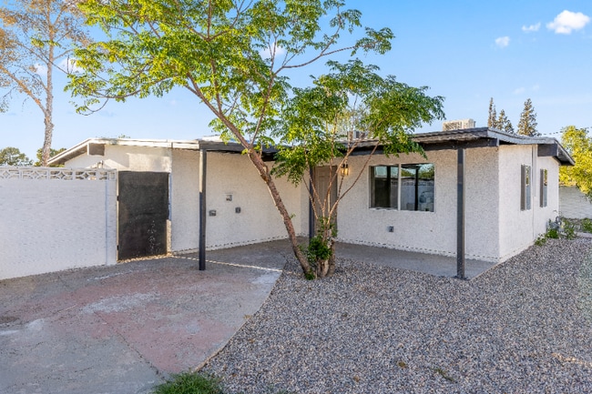 Building Photo - 4541 S 18th Ave