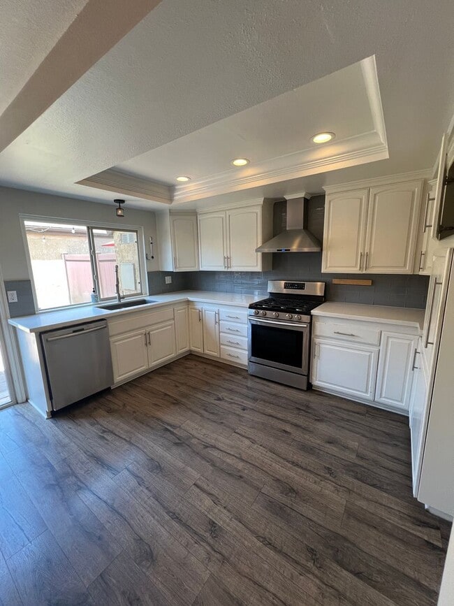 Building Photo - Updated Townhome in Ventura