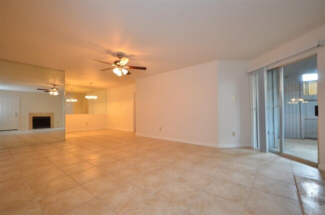 Building Photo - 9797 Leawood Blvd