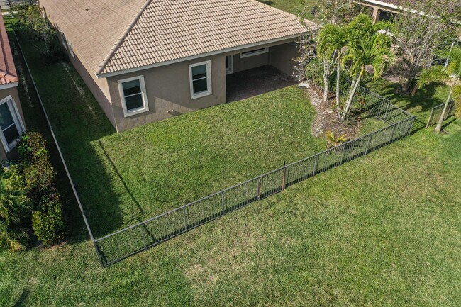 Building Photo - 12370 NW 78th Manor
