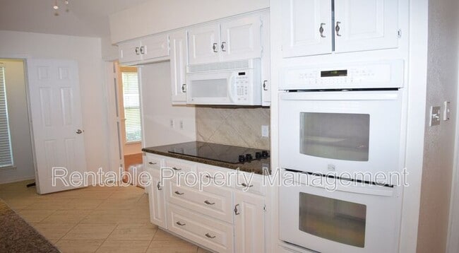 Building Photo - 3600 Ruidoso Dr