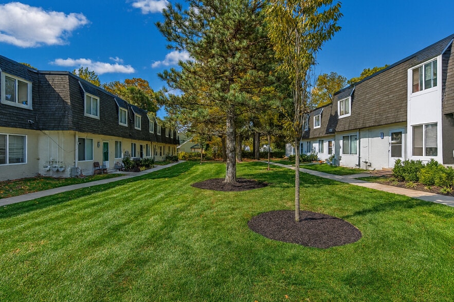 Building Photo - Windsor Forest Townhomes