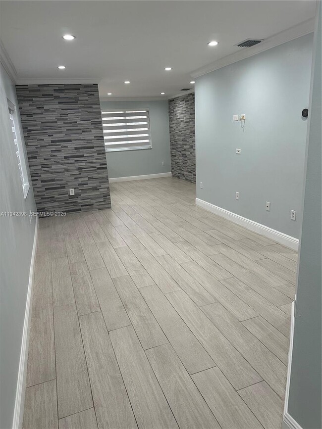 Building Photo - 15250 SW 134th Pl