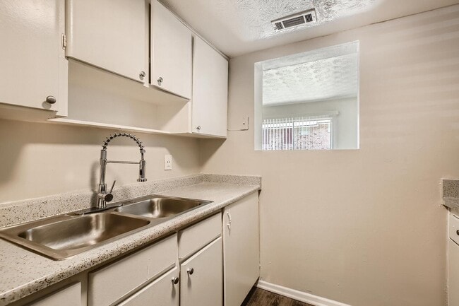 Building Photo - !Lake Park Colonial Apartments by ARIUM