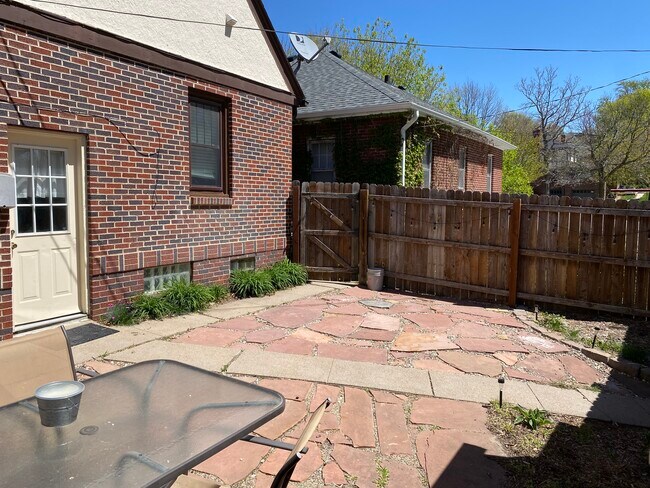 Building Photo - 4407 Pine St