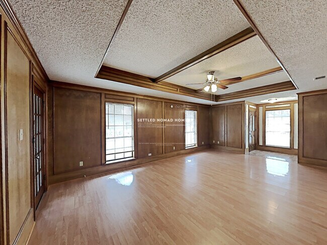 Building Photo - Lovely home in the heart of Blue Ridge