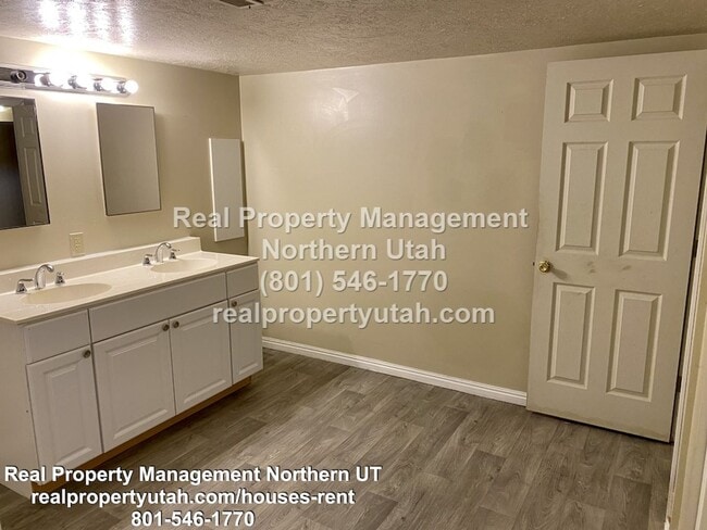 Building Photo - 5 Bedroom 2 Bath Rambler Now Available in ...
