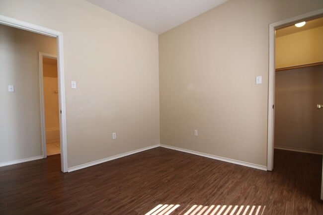 Building Photo - 105-107 Brazos Ln