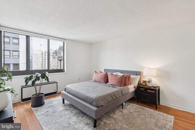 Building Photo - 1420 Locust St