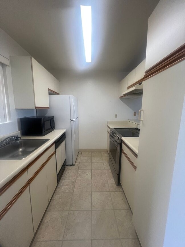 Building Photo - Makakilo Cliffs 2 bedroom Panoramic Views and Cool Breezes