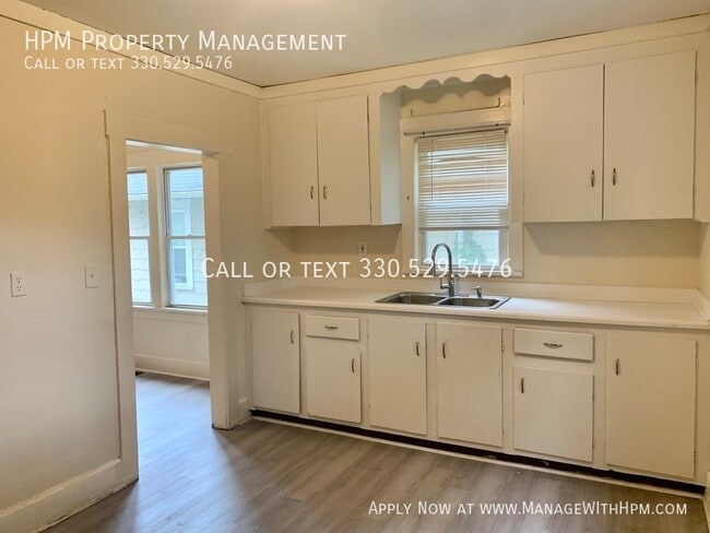 Building Photo - 1729 Edwards Ave NE