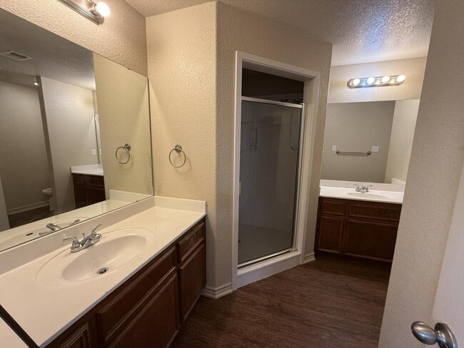 Building Photo - 4208 Primrose Dr