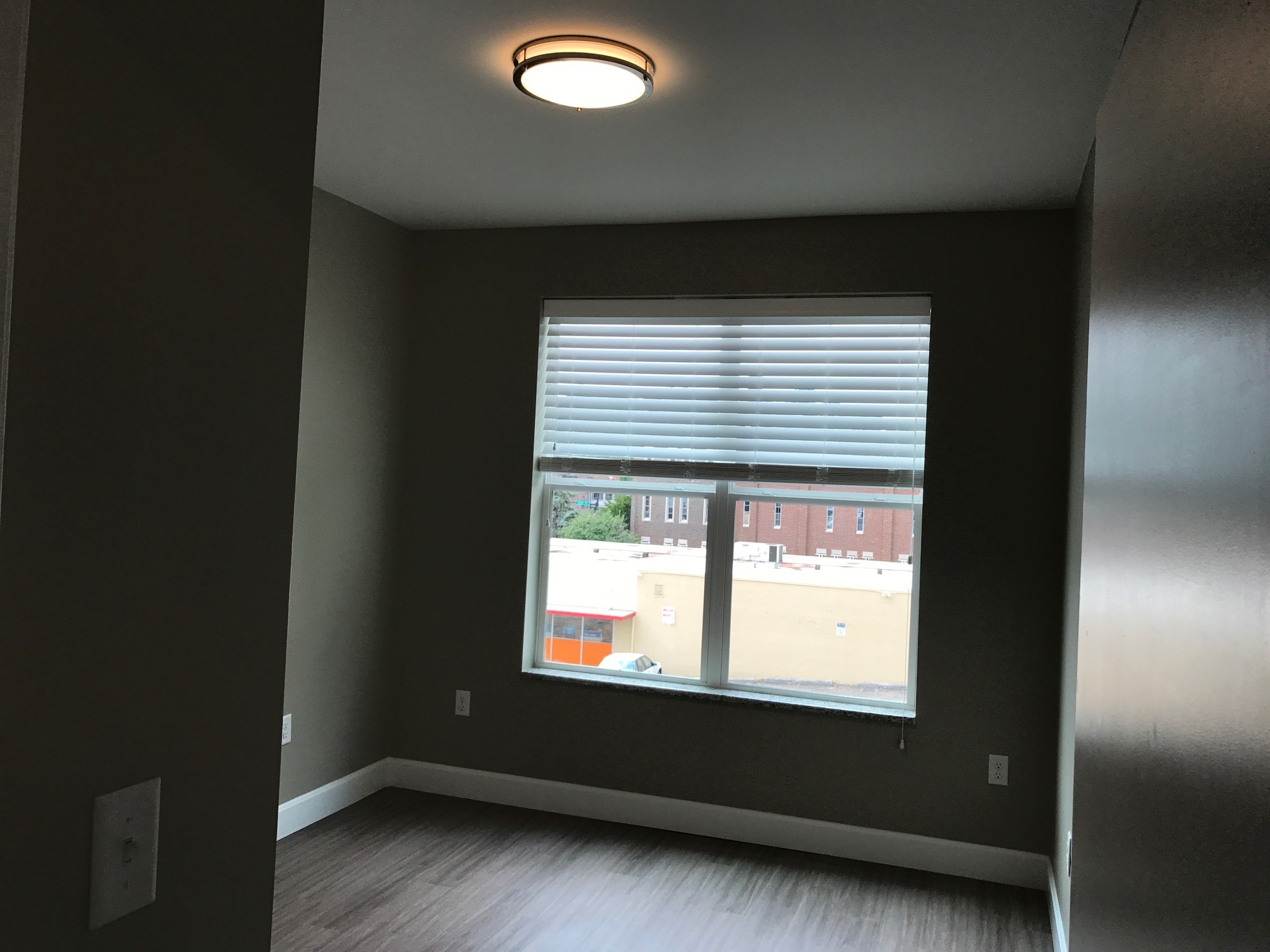 Building Photo - 12 E Carpenter St