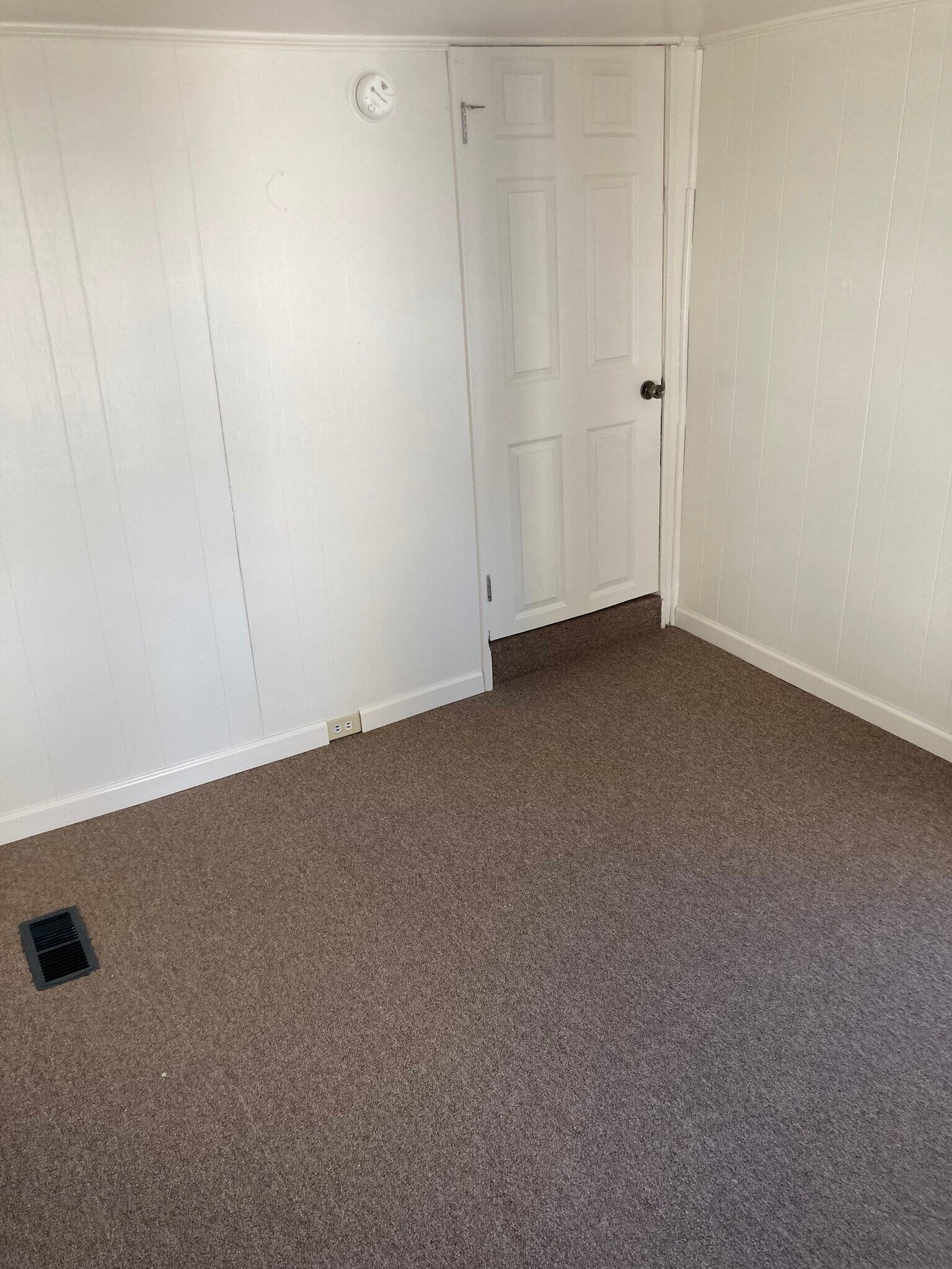 Building Photo - 1211 W Mountain Ave