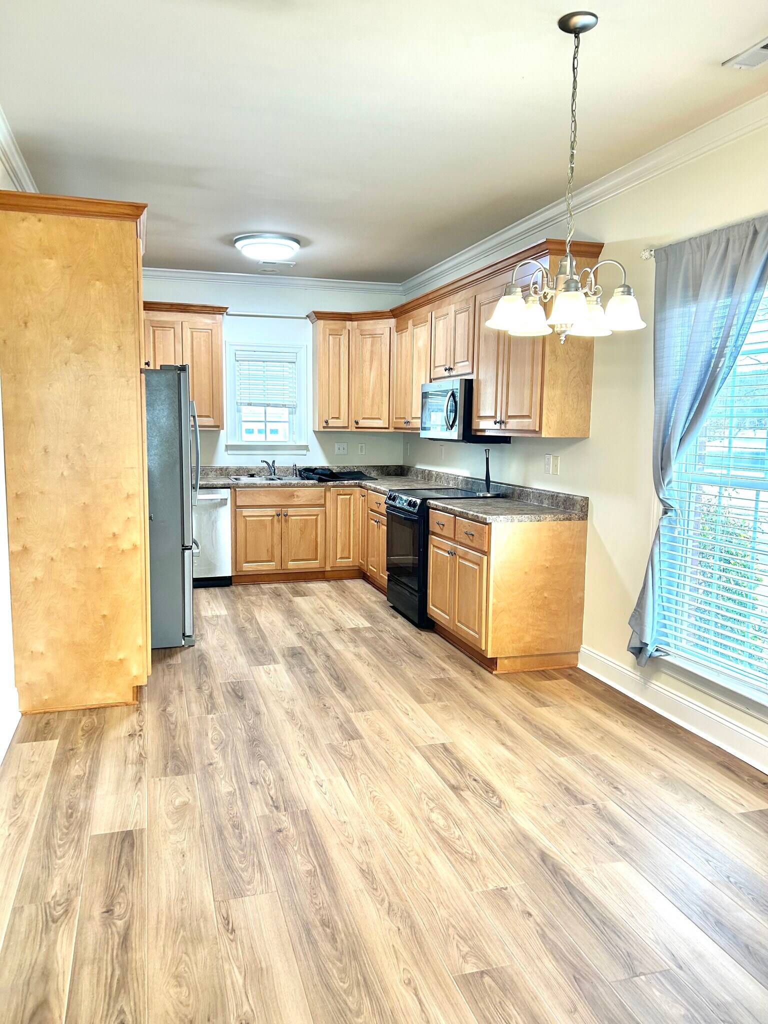 Small eat in dining adjacent to kitchen - 3141 Mallard Point Dr SE