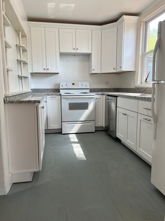 Building Photo - 1370 S Braden Crescent