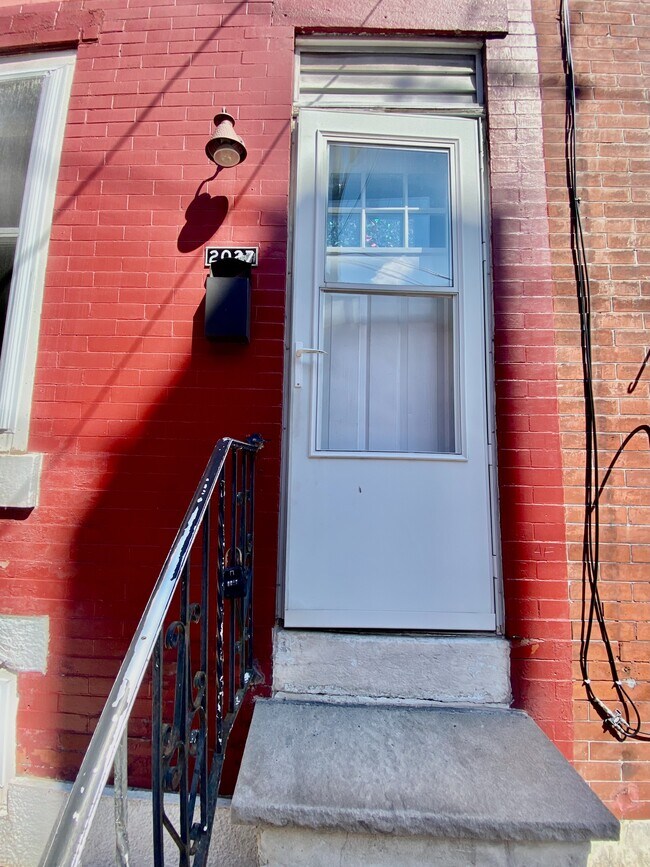 Building Photo - 2027 S Watts St.