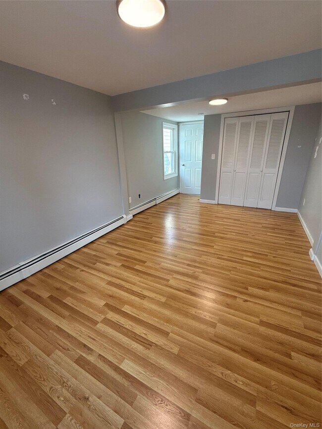 Building Photo - 49 1/2 Elm St