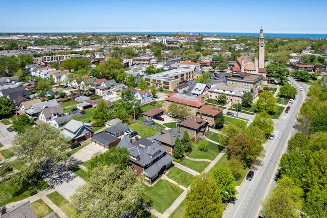 Building Photo - 3222 West Blvd