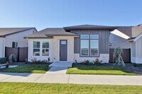Building Photo - Immaculate Single-Level Patio Home