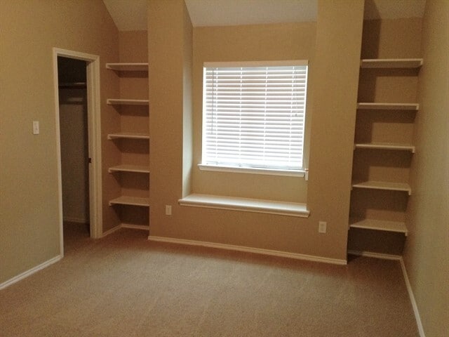 Building Photo - 1360 Calvert Dr