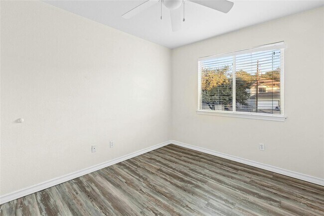 Building Photo - 808 Sagewood Trail