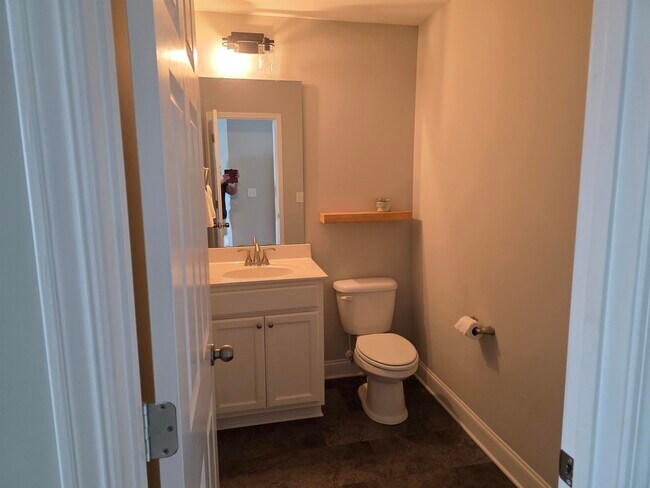 Building Photo - 1048 Meadowoods Dr