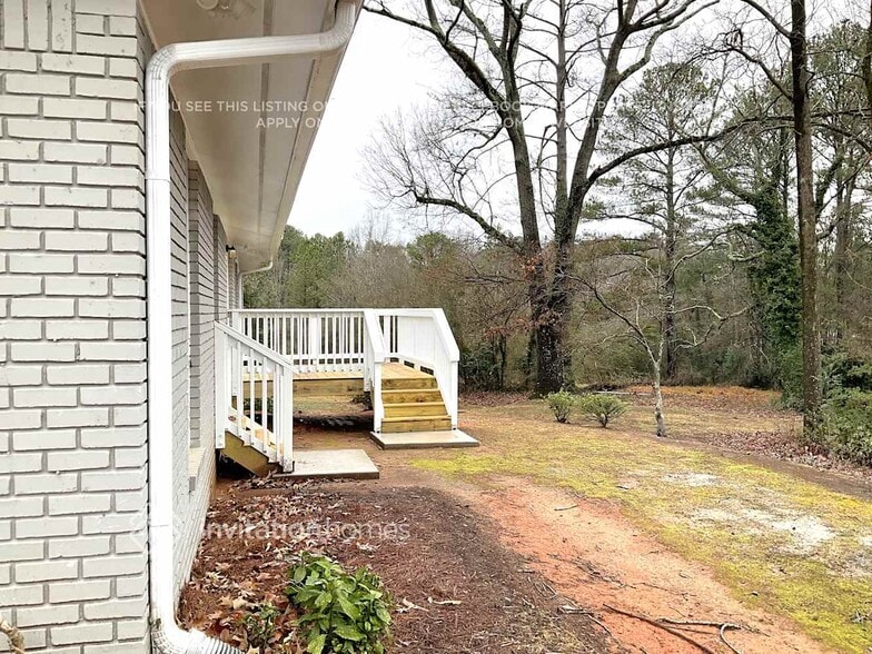 Building Photo - 3034 Woodrow Manor