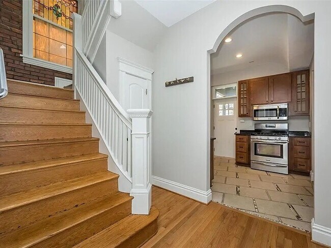 Building Photo - 6114 Washington Blvd