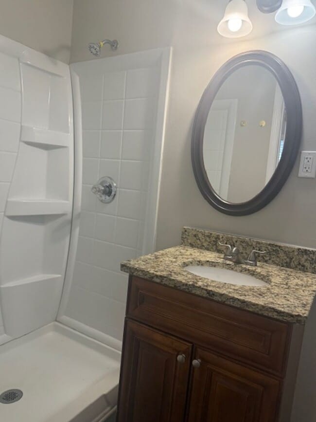 Building Photo - Beautifully Updated 5BR / 3.5 Bath Brick Ranch with Finished Basement!