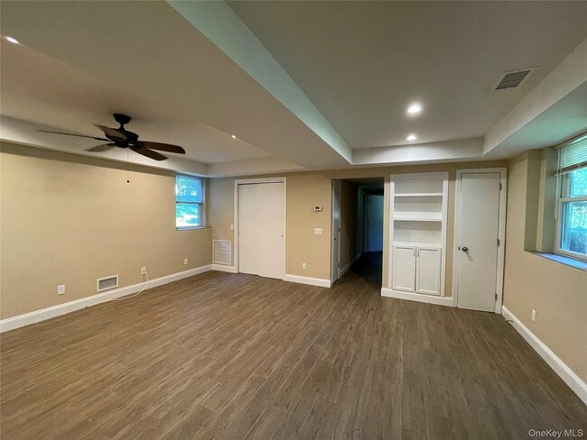 Building Photo - 328 E Broadway