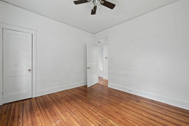 Building Photo - 4 Bedroom Highland Terrace Beauty