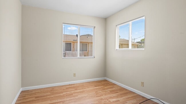 Building Photo - 2 bedroom 1 bathroom duplex Vacaville