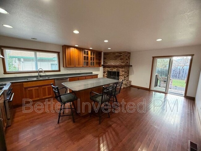 Building Photo - 1215 Marwen Dr