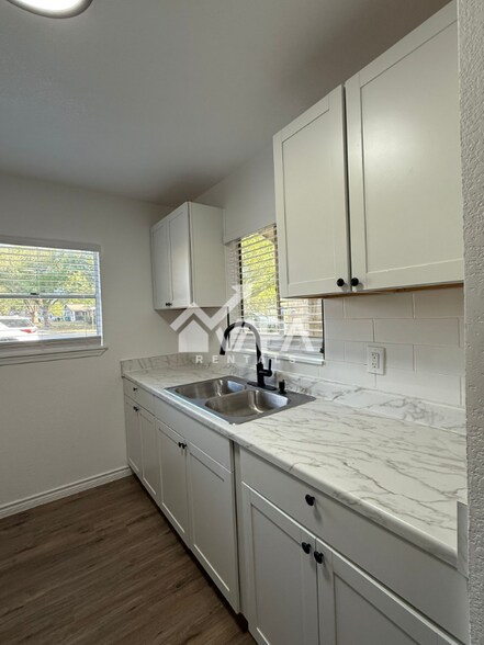 Building Photo - 102 Green Meadow Blvd