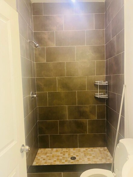 Building Photo - 1827 W Diamond St