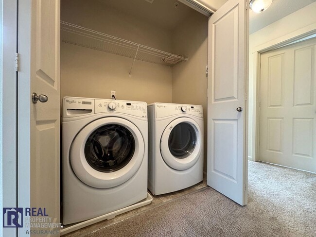 Building Photo - 10733 NE Gateway Pl